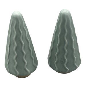 Christmas tree salt pepper shakers solid light green triangle 3.5" ceramic READ